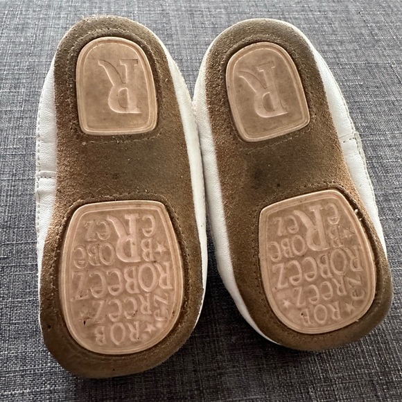 GUC Robeez First Kicks size 18-24 months - Picture 2 of 2